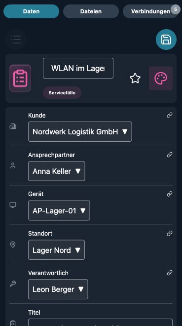 Manuelles Servicefall-Formular mit Kunde, Gerät, Standort und Verantwortlichem.