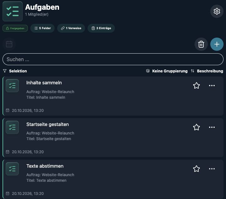Echte App-Aufnahme: Drei Aufgaben zum Website-Relaunch in der Aufgabenliste, jeweils mit Verweis auf den Auftrag.
